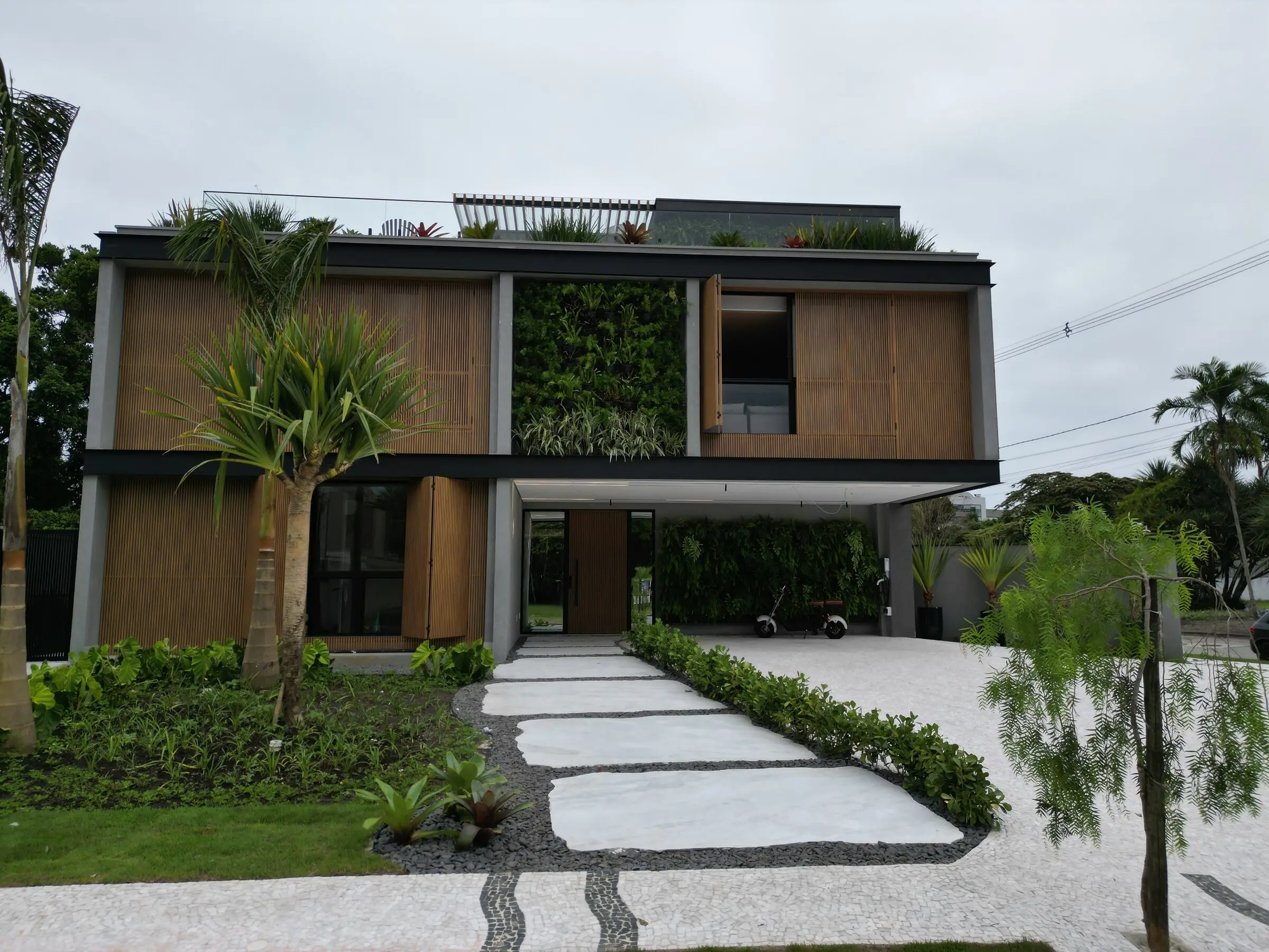 Residência de alto padrão entregue sob gerenciamento da AM&D na Riviera de São Lourenço, Bertioga