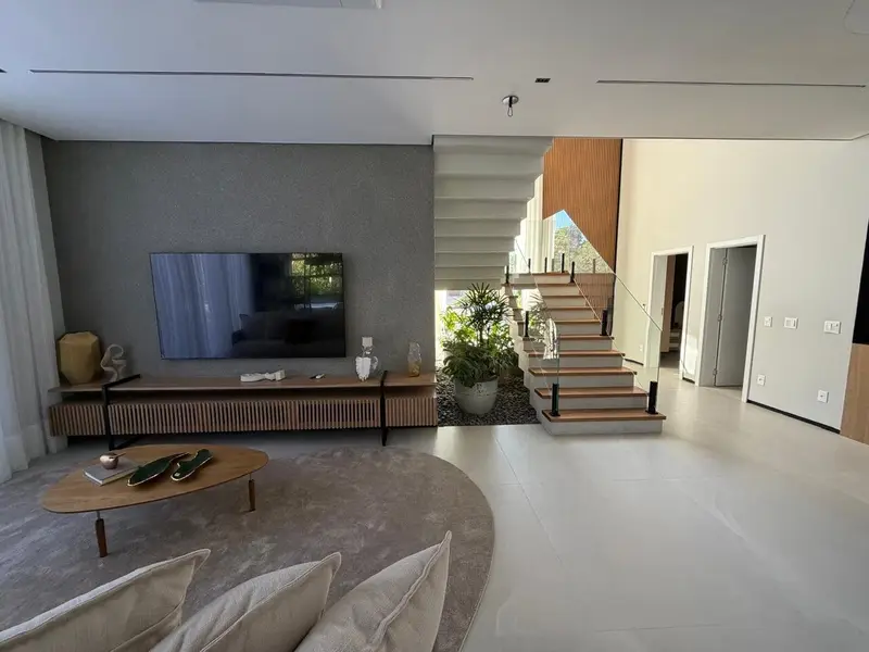 Sala de estar de casa de alto padrão na Riviera de São Lourenço, Bertioga · AM&D Engenharia